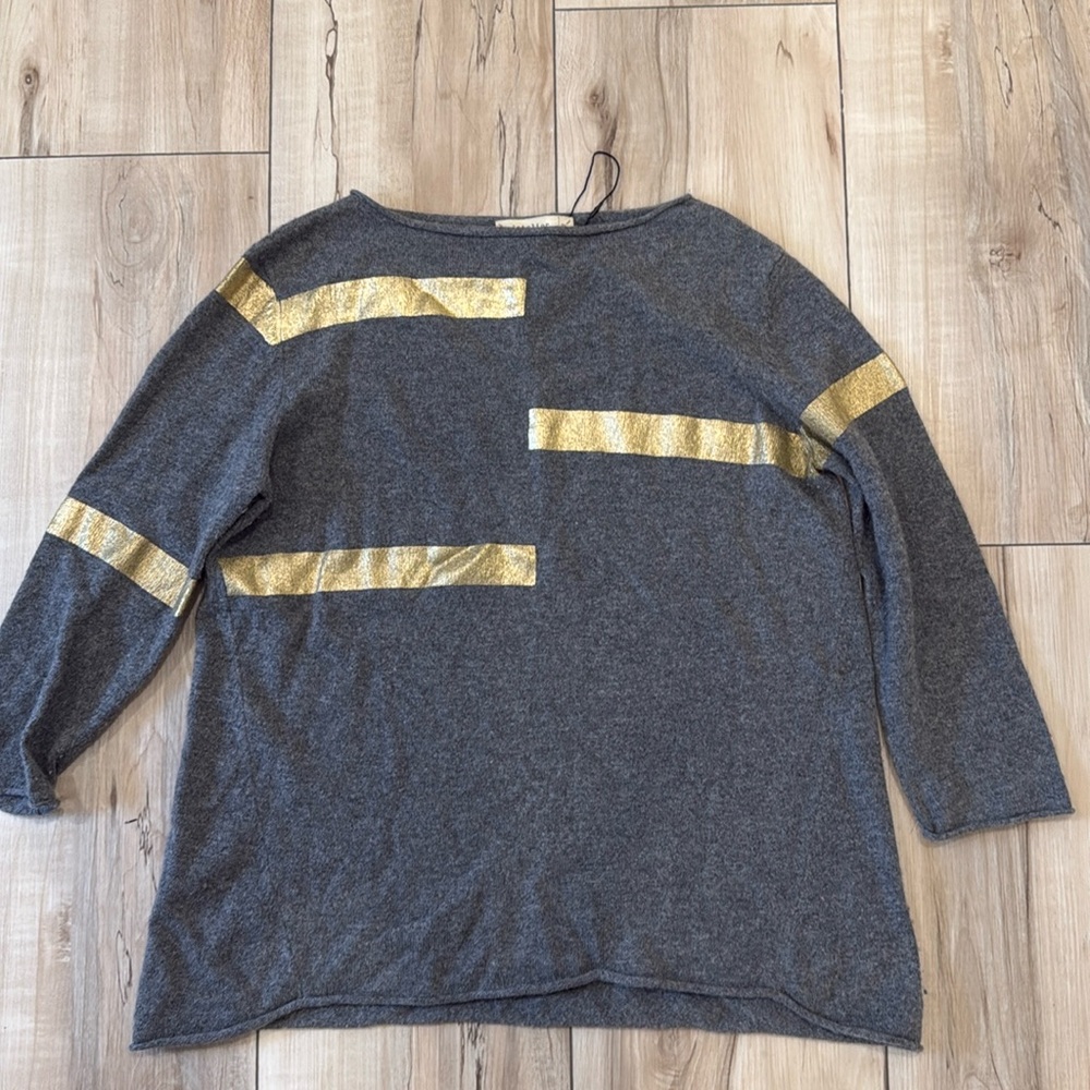 Cashmere Nicole Miller boat neck sweater with gold detailing